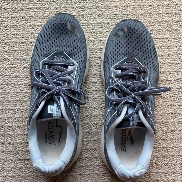 Brooks sneaker - Picture 2 of 4